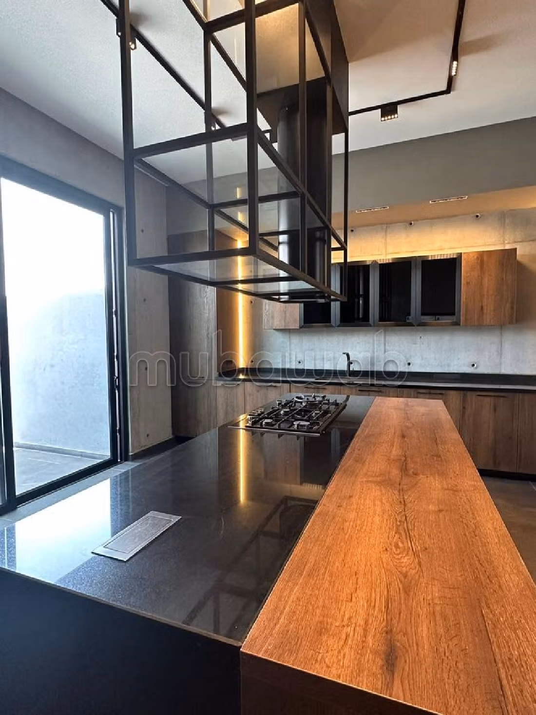 High quality villa for sale in Amelkis. 5 beautiful rooms. Terrace and garden