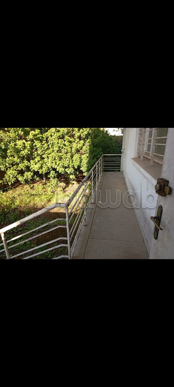 Terrain commercial 1000m en plein avenue