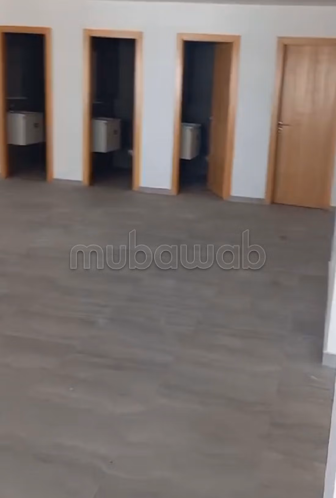 Ufficio da affittare a Centre Ville. Superficie 326 m². Con ascensore e terrazzo. 