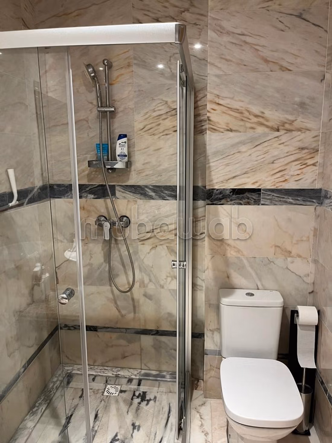 Affitta il tuo appartamento a Quartier du Parc. 3 ampi locali. Posto auto e terrazzo.