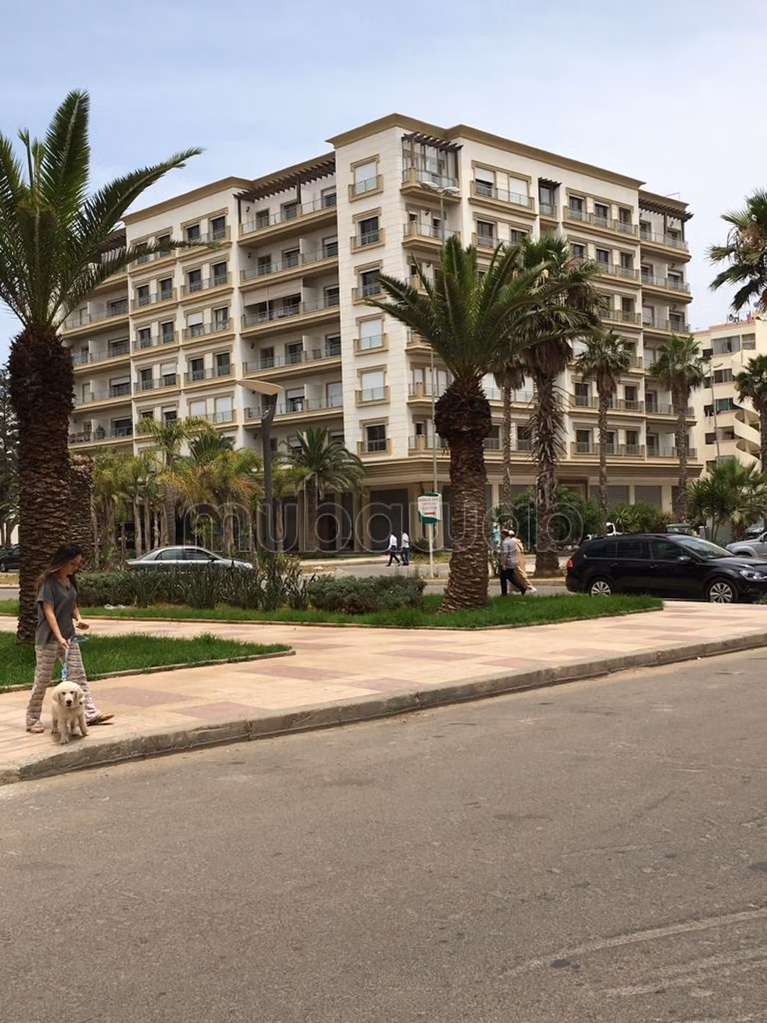 Affitta il tuo appartamento a Quartier du Parc. 3 ampi locali. Posto auto e terrazzo.