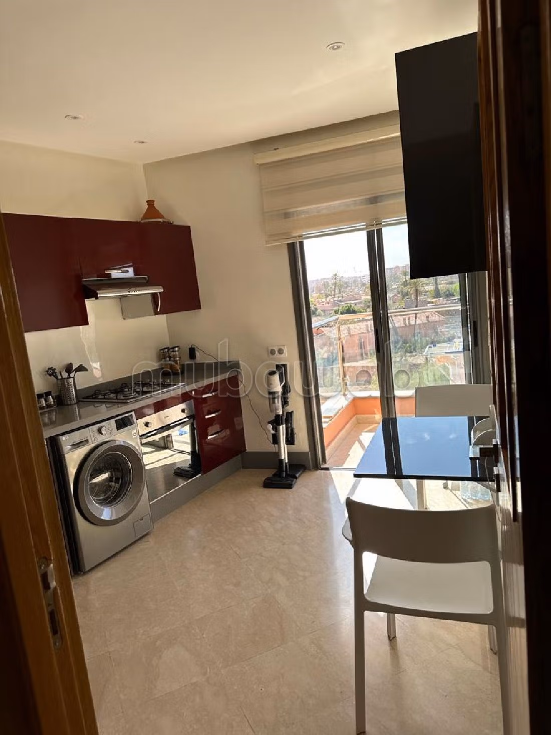 Apartment for sale in Camp Al Ghoul. Dimension 93 m². Fully furnished. 