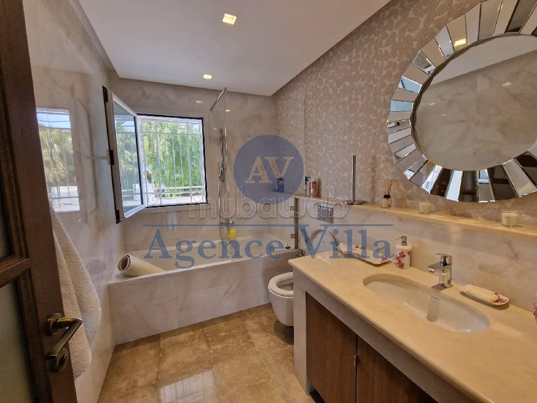 Luxury villa for rent in Gammarth. 8 large living areas. New furniture. 