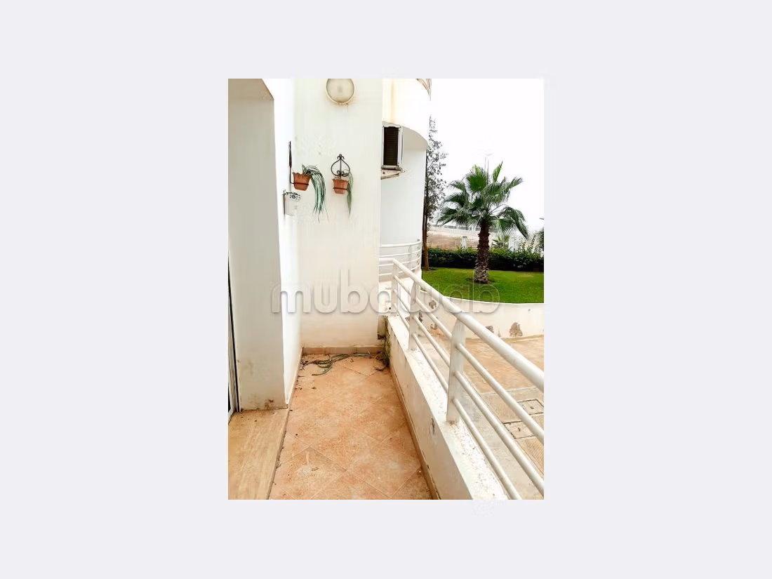 شقة رائعة للايجار بعين الذياب. 2 غرف. مفروشة