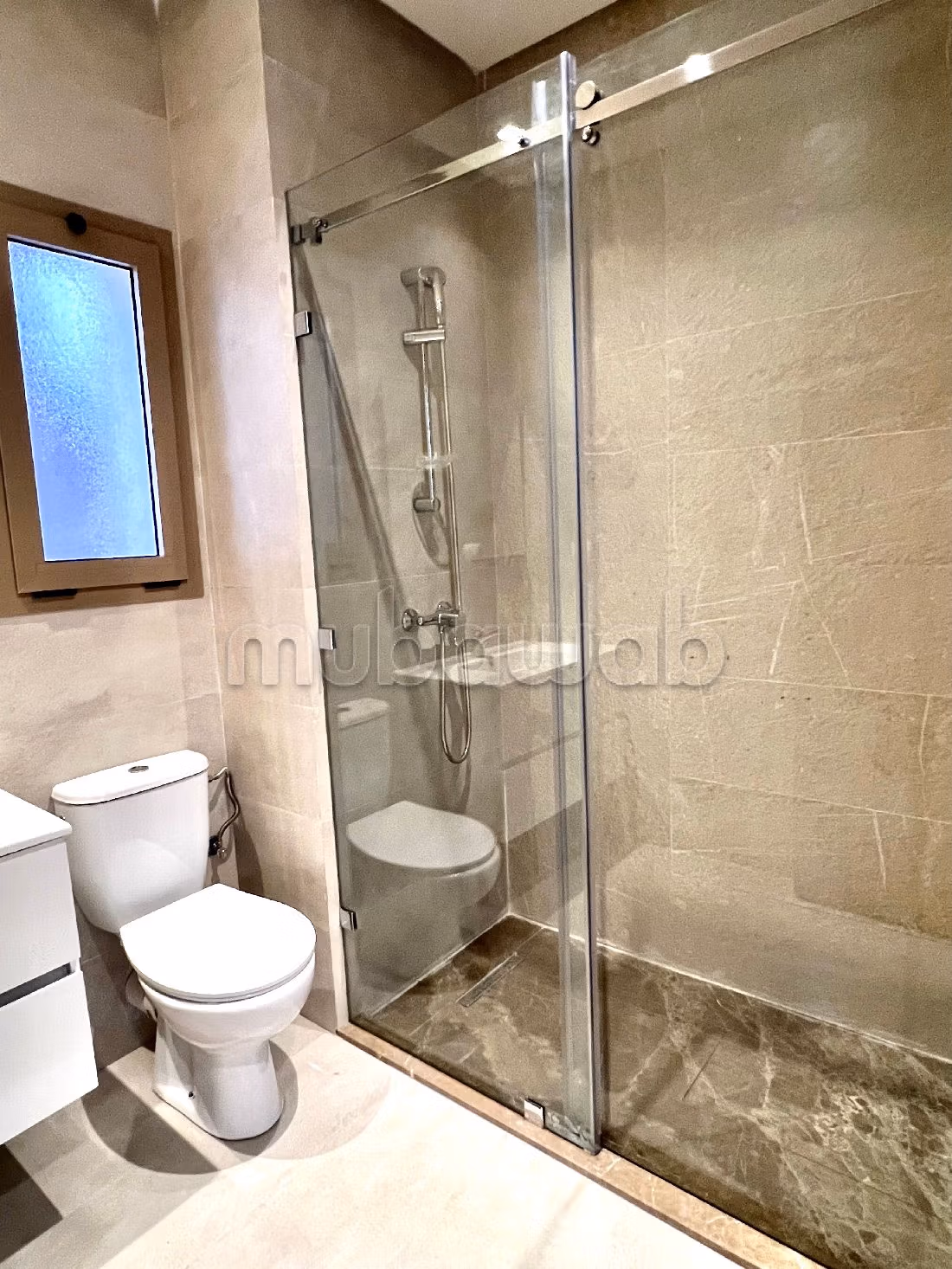 Te huur: appartementen in Agdal. 4 Kamers. Met terras en lift. 