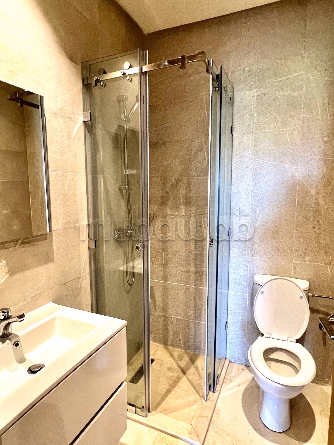 Te huur: appartementen in Agdal. 4 Kamers. Met terras en lift. 