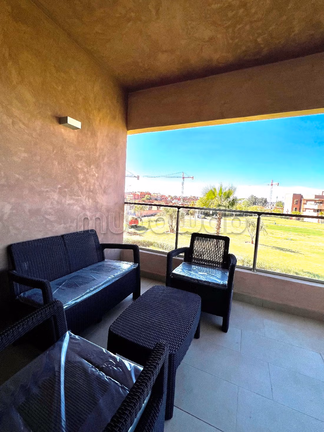 Te huur: appartementen in Agdal. 4 Kamers. Met terras en lift. 