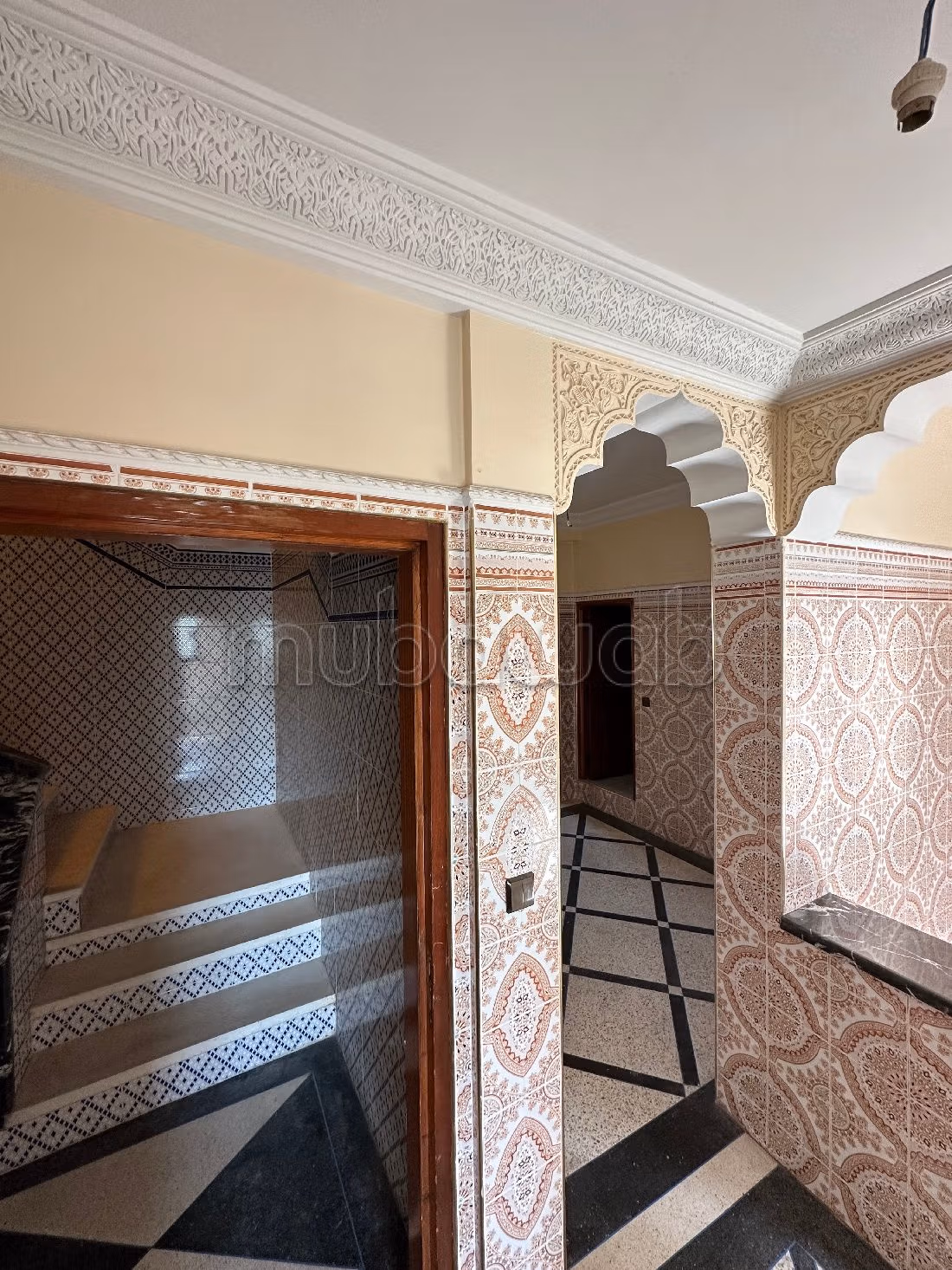 House for sale. Large area 810 m². Equipped kitchen.