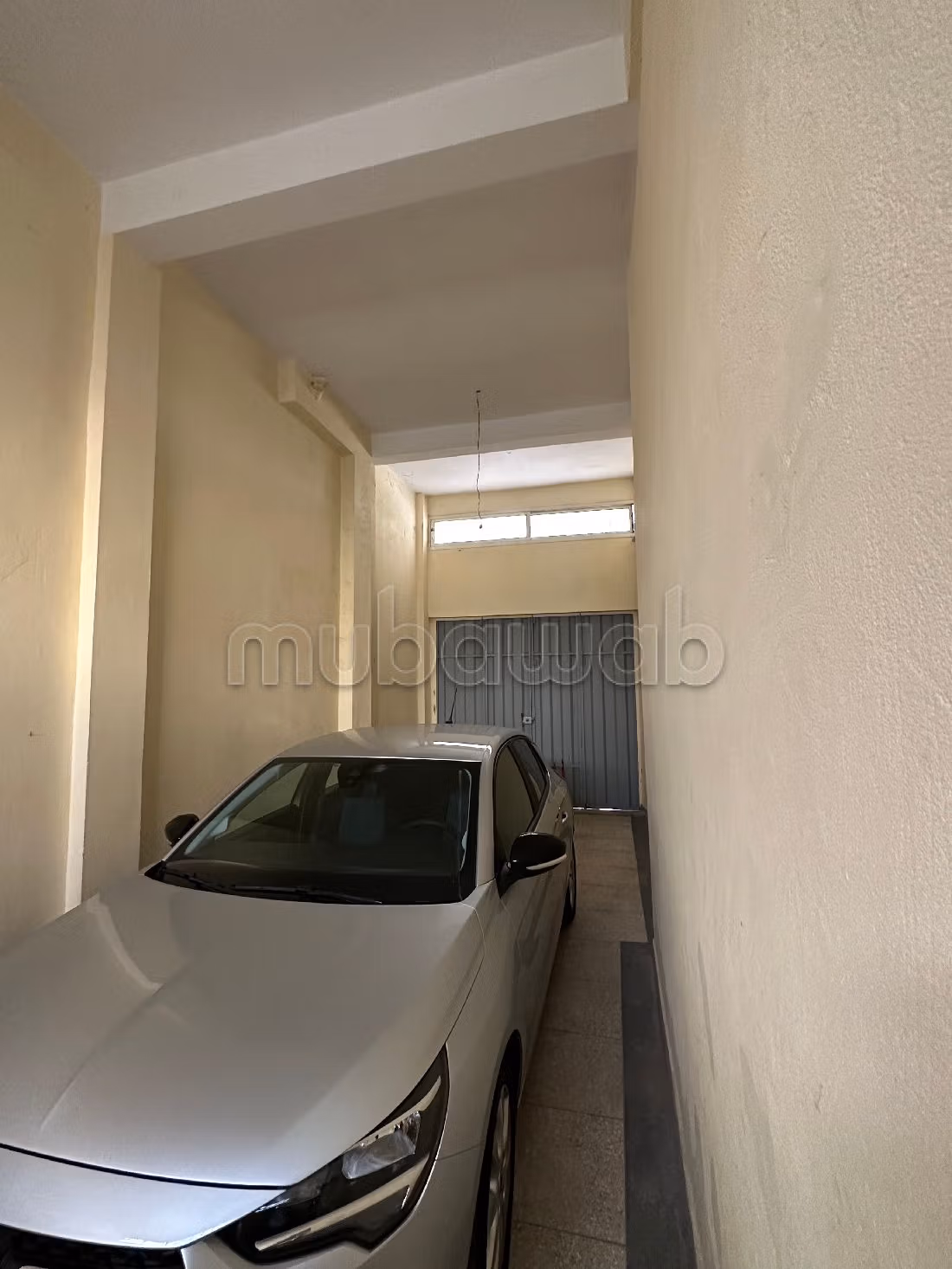House for sale. Large area 810 m². Equipped kitchen.