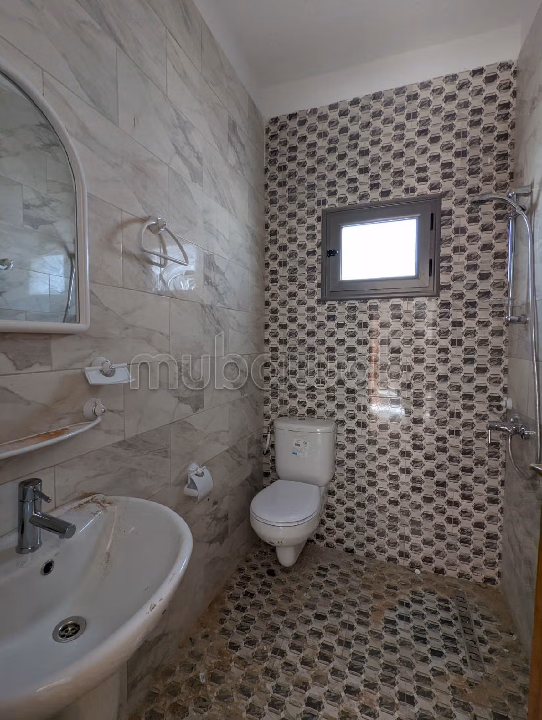 Magnifica villa in vendita a Djerba. 5 locali. Porta blindata e impianto con antenna parabolica. 