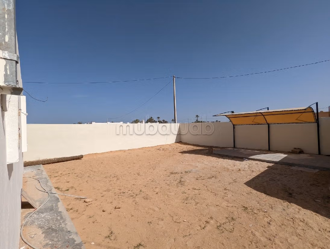 Magnifica villa in vendita a Djerba. 5 locali. Porta blindata e impianto con antenna parabolica. 