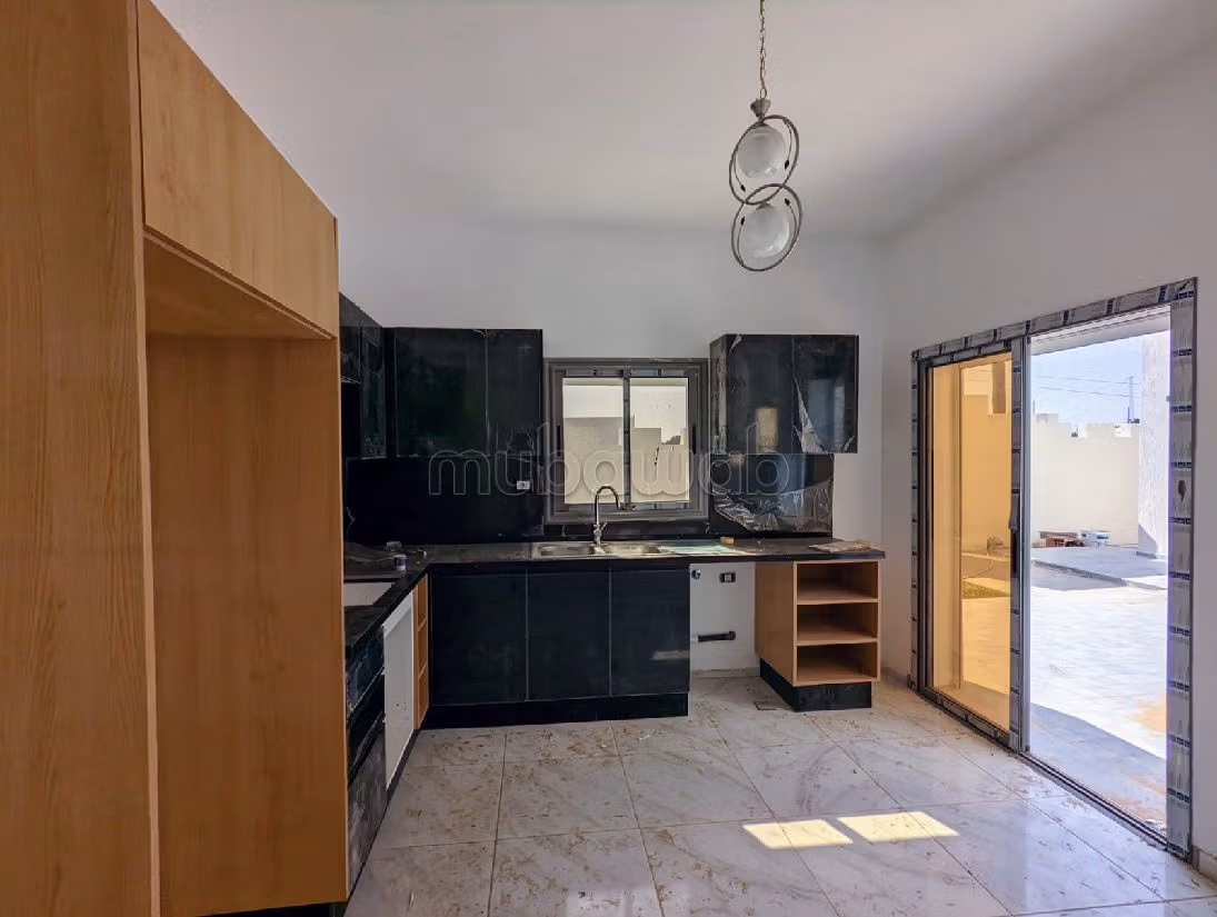 Magnifica villa in vendita a Djerba. 5 locali. Porta blindata e impianto con antenna parabolica. 