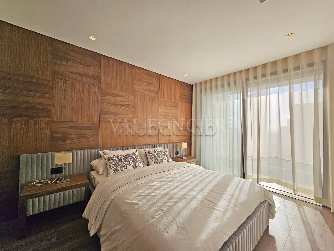 Lovely apartment for rent in Ain Diab. Surface area 80 m². Balcony. 