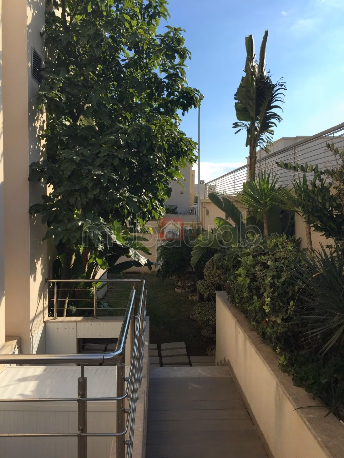 À vendre Belle Villa avec Piscine au Lac 2