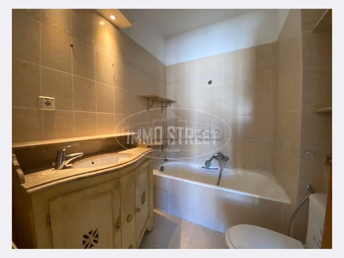 Very nice house for sale in La Marsa. 5 beautiful rooms. Gardeners