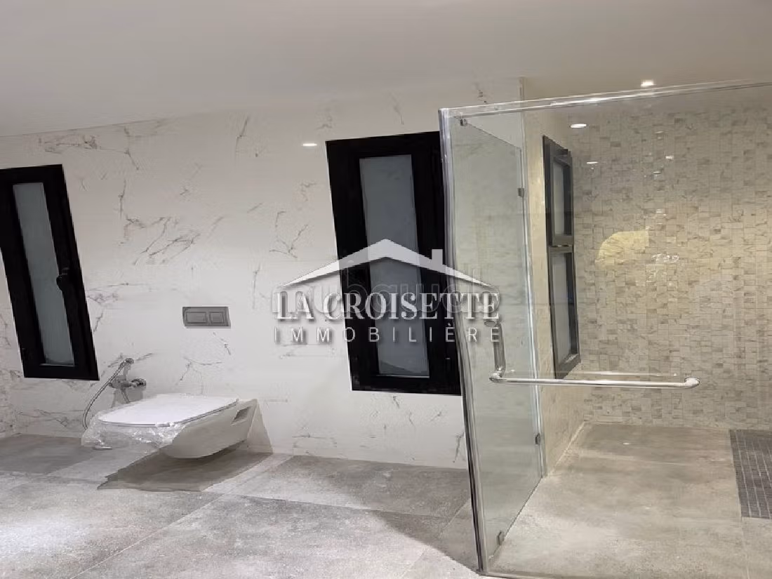 Magnifica casa di lusso in affitto a Gammarth Supérieur. Superficie 1 m². Piscina e condizionatore. 