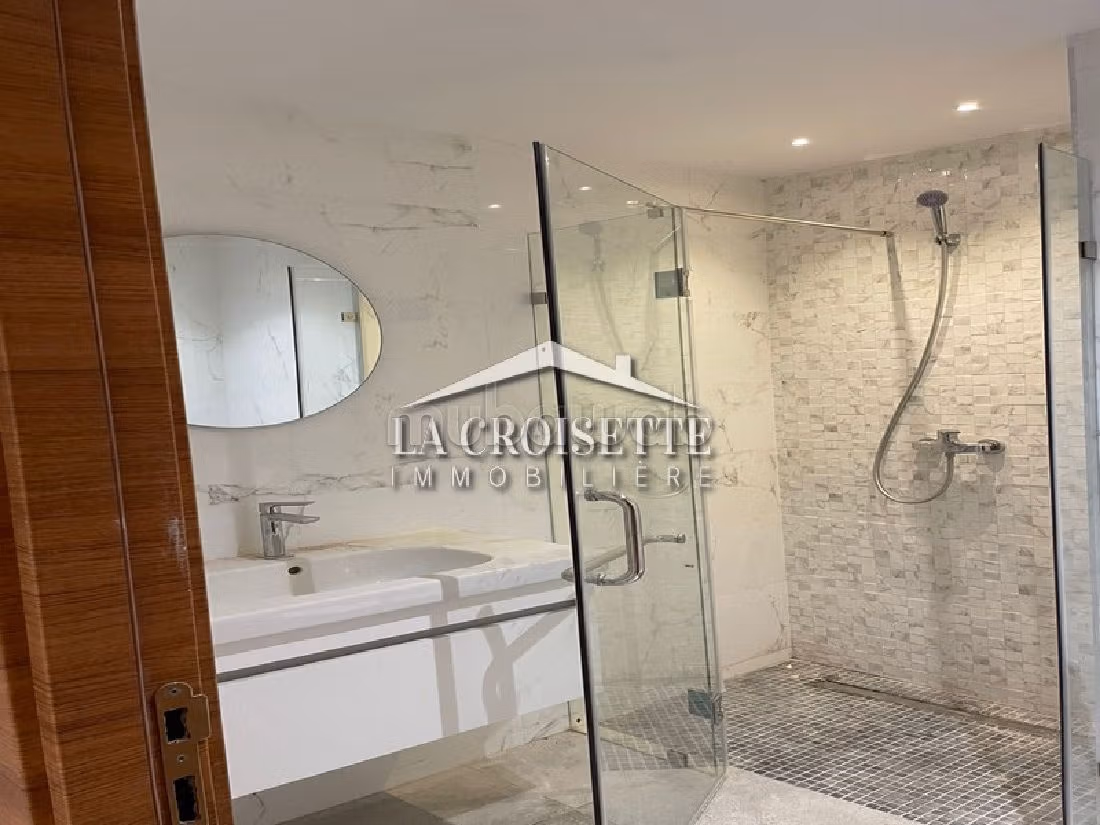 Magnifica casa di lusso in affitto a Gammarth Supérieur. Superficie 1 m². Piscina e condizionatore. 