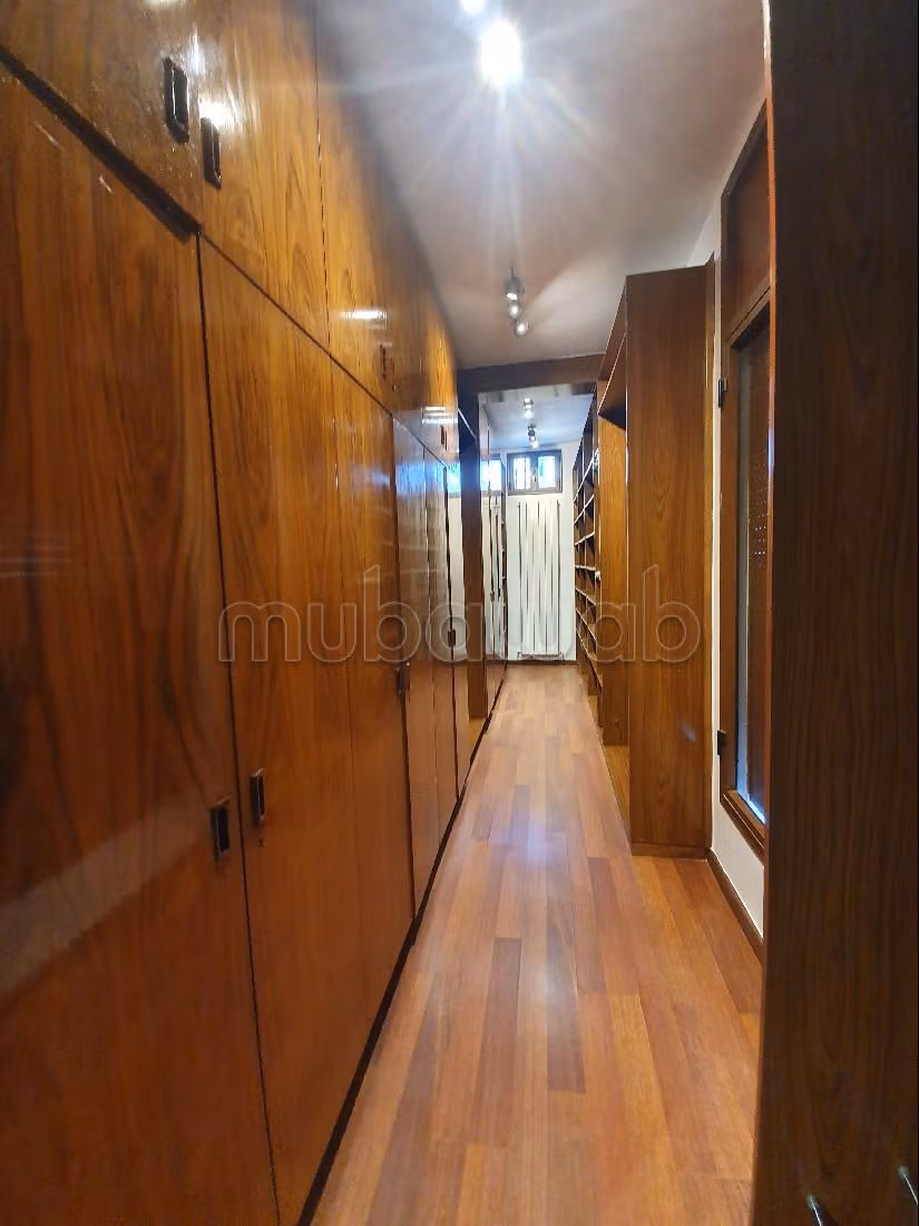 Magnifique villa d'angle à louer à Cil