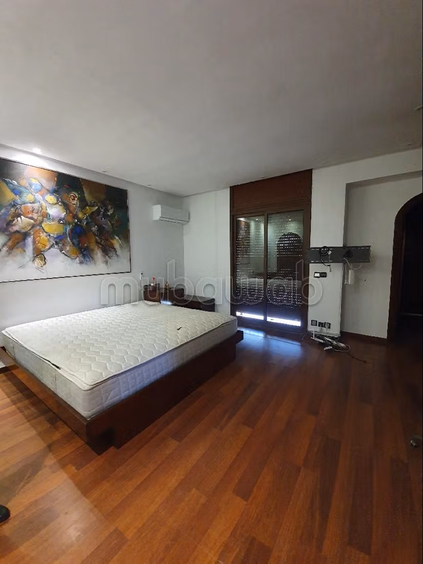 Magnifique villa d'angle à louer à Cil