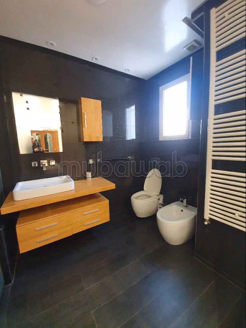 Magnifique villa d'angle à louer à Cil