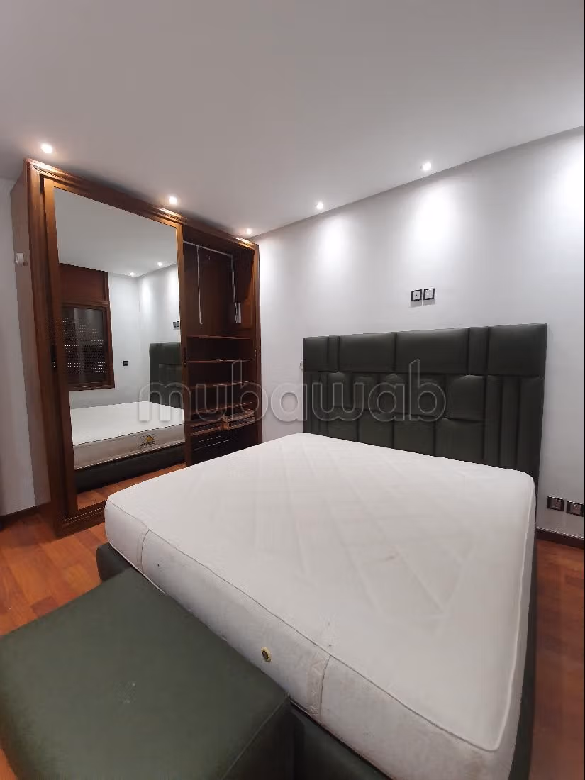 Magnifique villa d'angle à louer à Cil