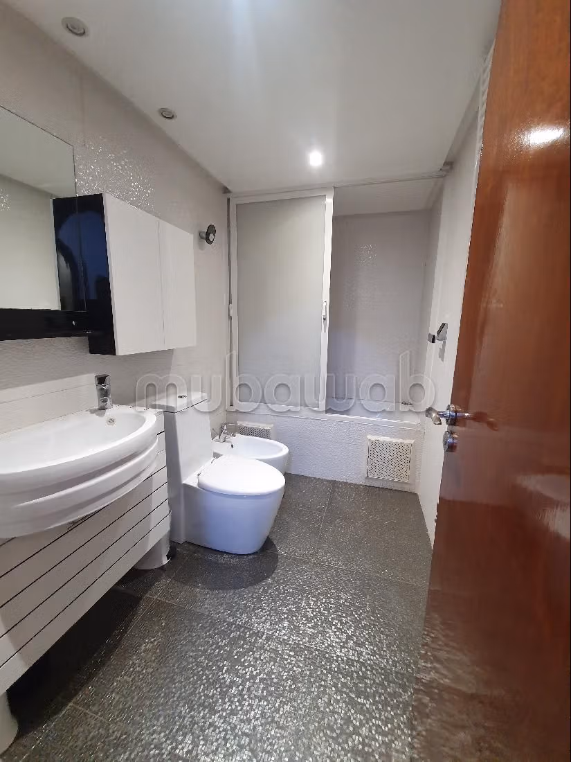 Magnifique villa d'angle à louer à Cil