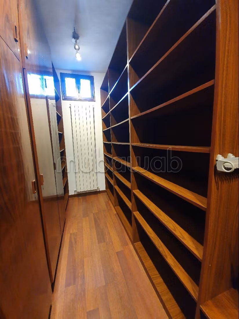 Magnifique villa d'angle à louer à Cil