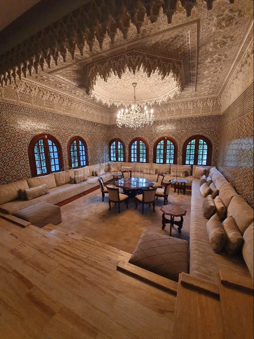 Magnifique villa d'angle à louer à Cil