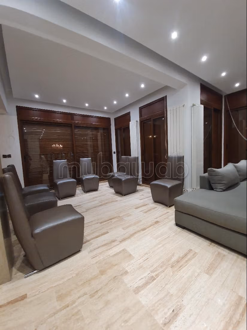 Magnifique villa d'angle à louer à Cil