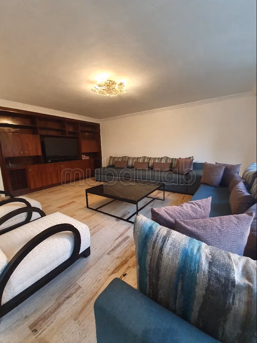 Magnifique villa d'angle à louer à Cil