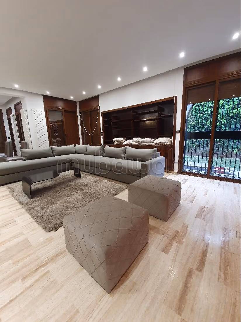 Magnifique villa d'angle à louer à Cil