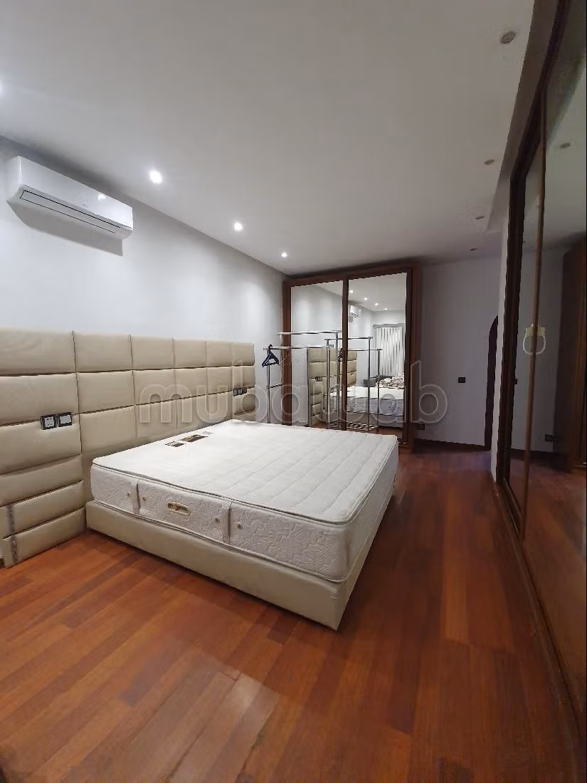 Magnifique villa d'angle à louer à Cil