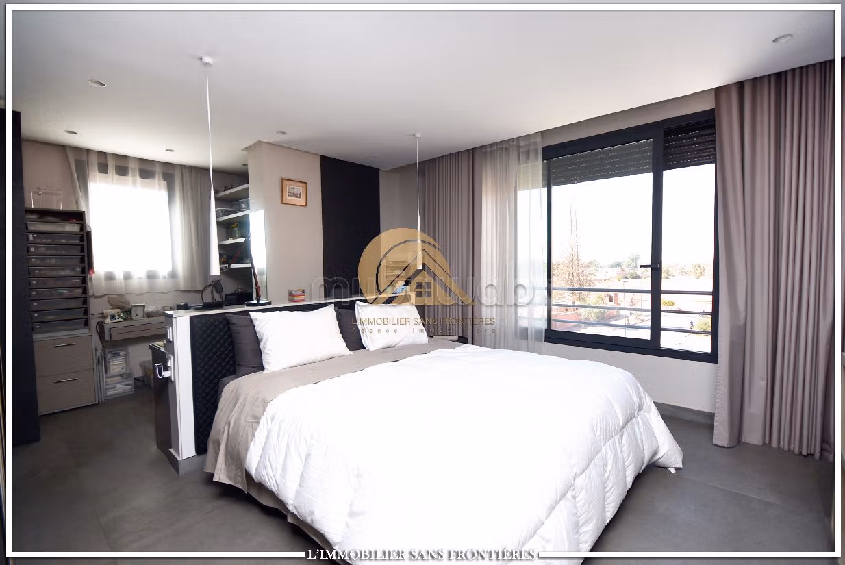 Appartement meublé contemporain à vendre, Victor Hugo