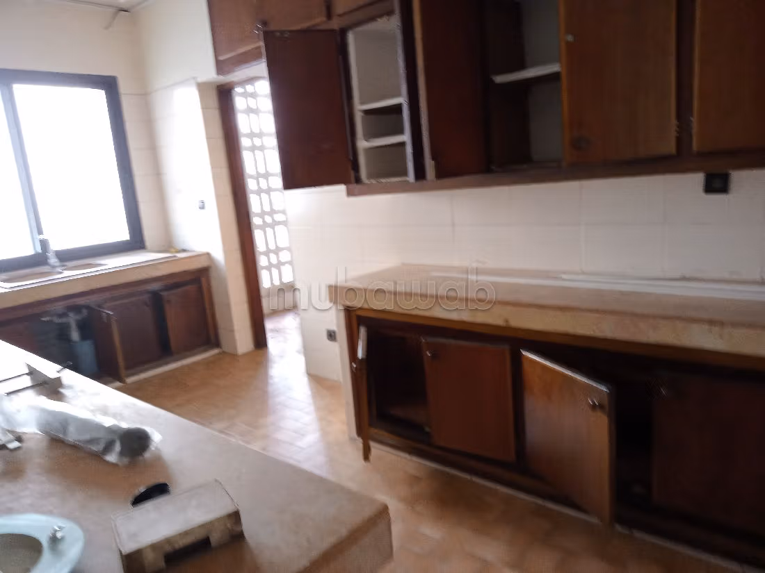 Offices for rent in Haut Agdal. Small area 220 m². Lift. 