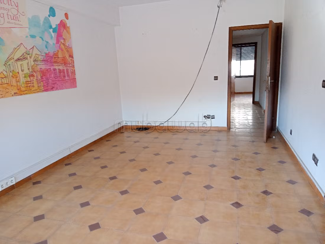 Offices for rent in Haut Agdal. Small area 220 m². Lift. 