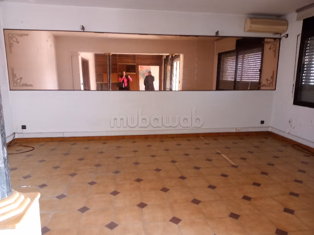 Offices for rent in Haut Agdal. Small area 220 m². Lift. 