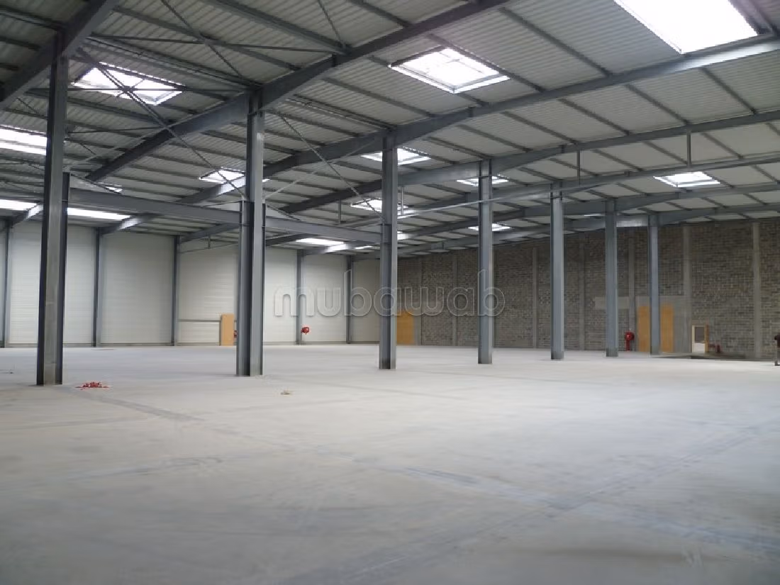 Offices & shops to rent in Sidi Maarouf. Dimension 2720 m². Private garage. 