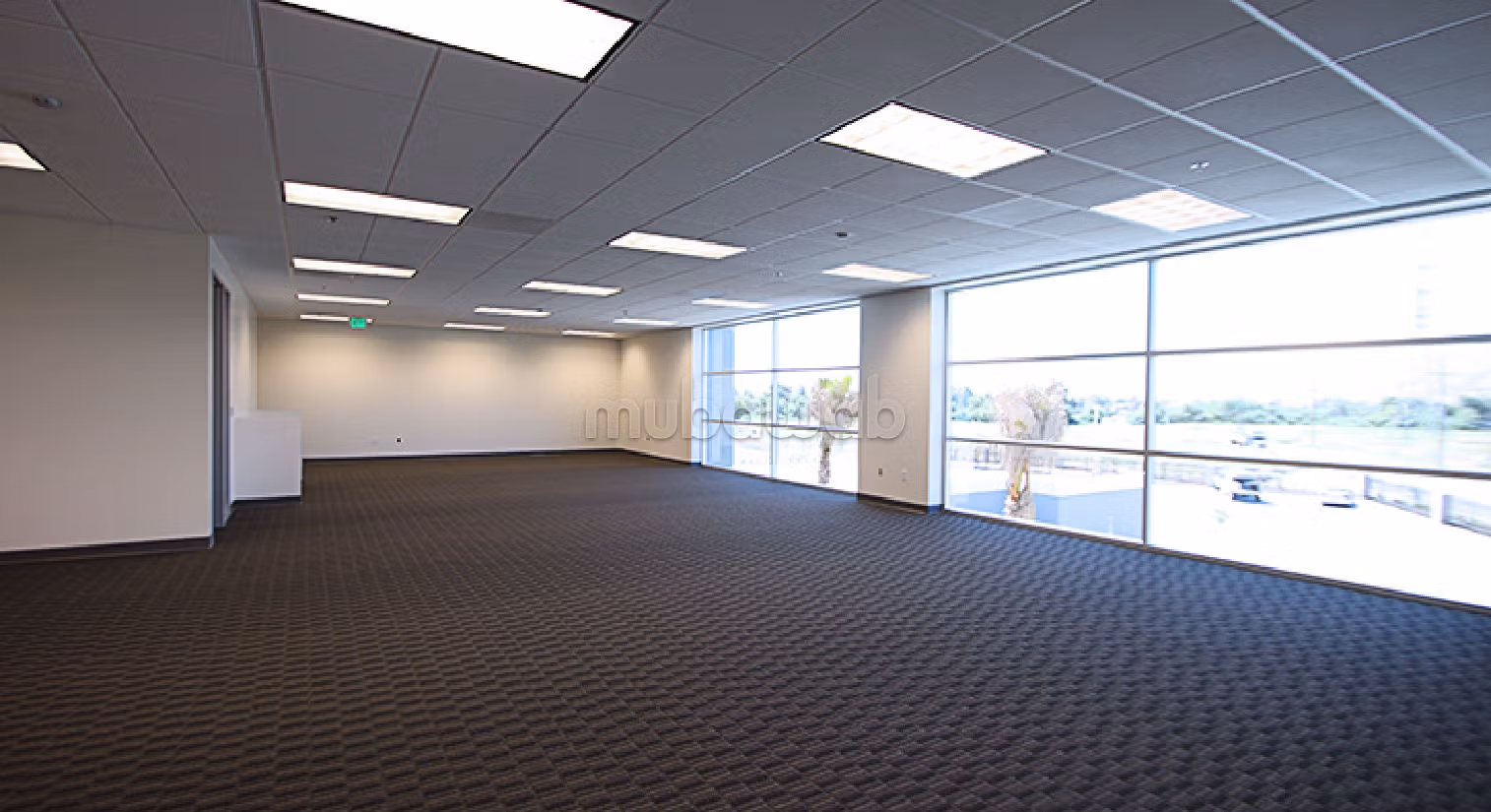 Offices & shops to rent in Sidi Maarouf. Dimension 2720 m². Private garage. 