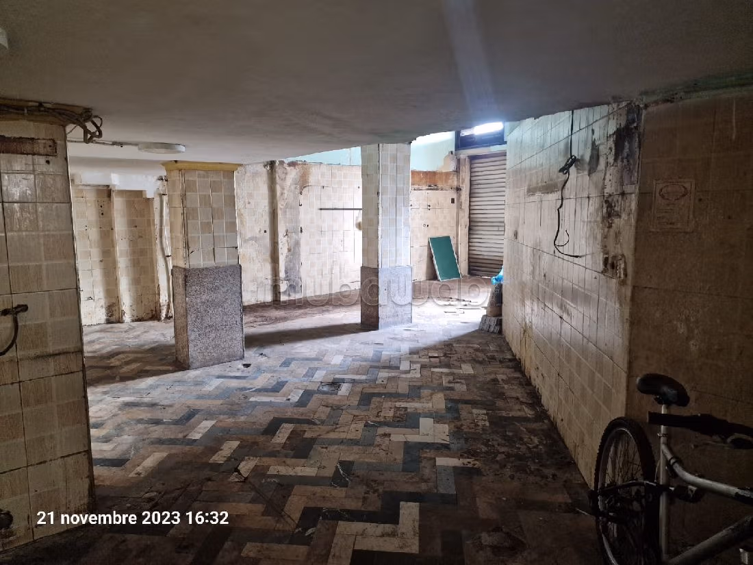 Locale commerciale da acquistare a Racine. Superficie totale 95 m². Sistema di climatizzazione