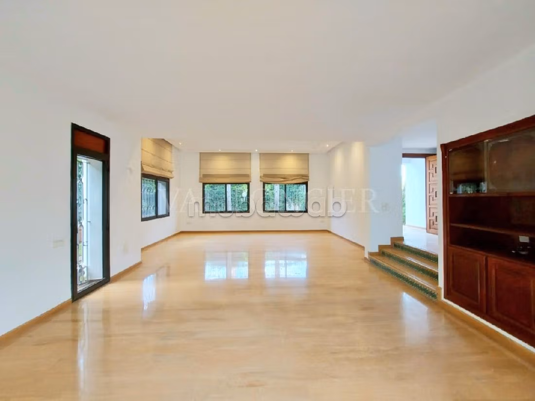 Villa à louer à Californie Casablanca: 1076m2 4chambres avec piscine