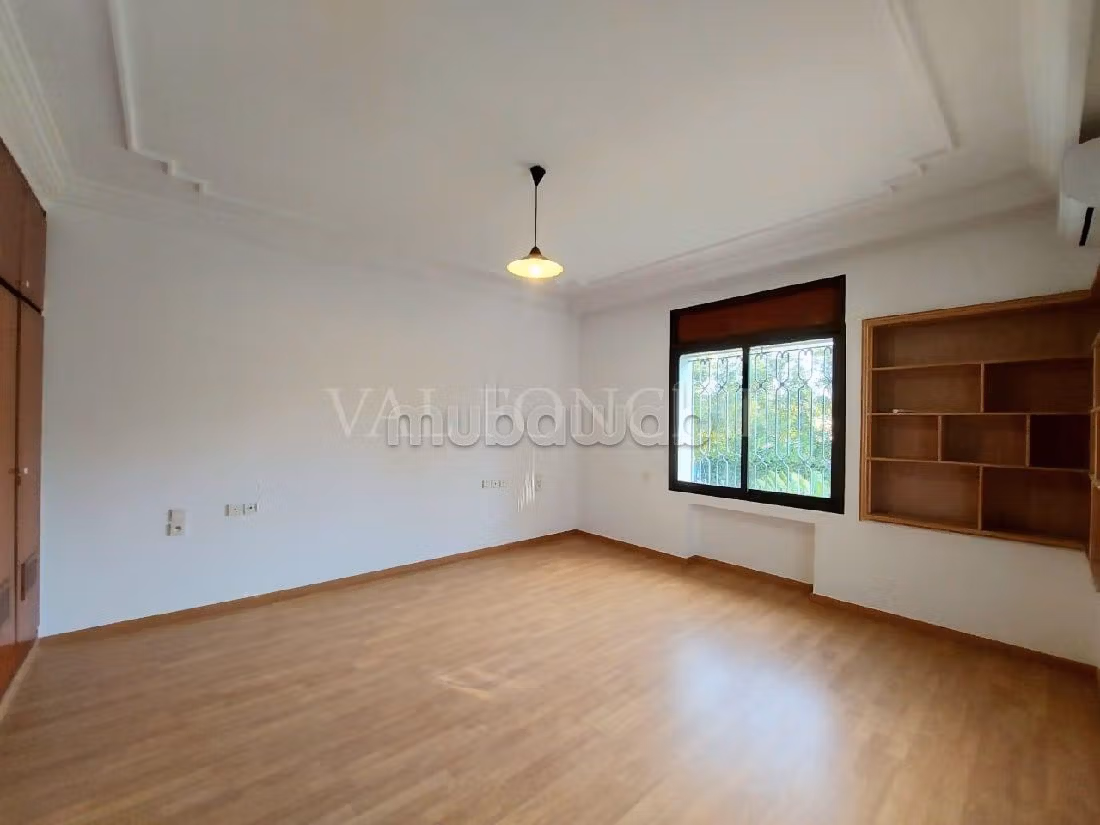 Villa à louer à Californie Casablanca: 1076m2 4chambres avec piscine