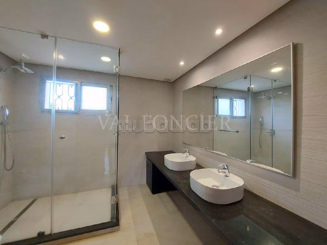 Villa à louer à Californie Casablanca: 1076m2 4chambres avec piscine