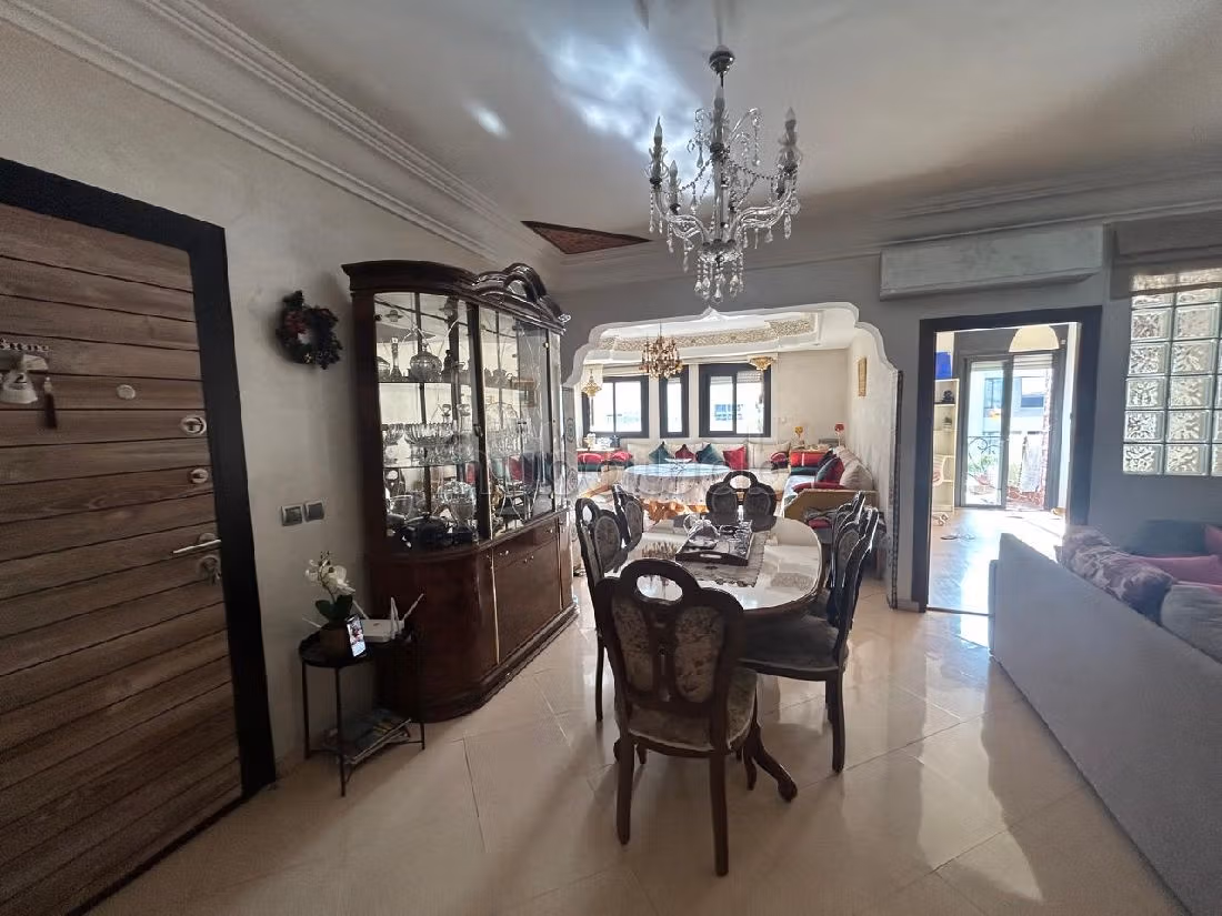 بيع شقة بمرس السلطان. 7 قطع رائعة. باب متين ، صالة مغربية تقليدية