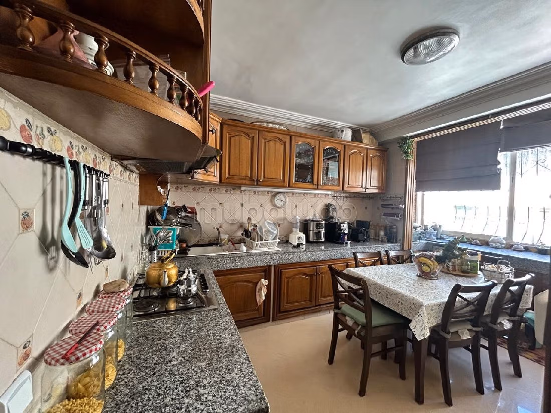 بيع شقة بمرس السلطان. 7 قطع رائعة. باب متين ، صالة مغربية تقليدية