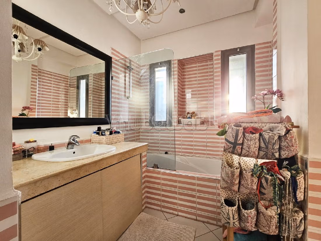 Villa à louer à Ain Diab Casablanca: Moderne 4chambres avec piscine