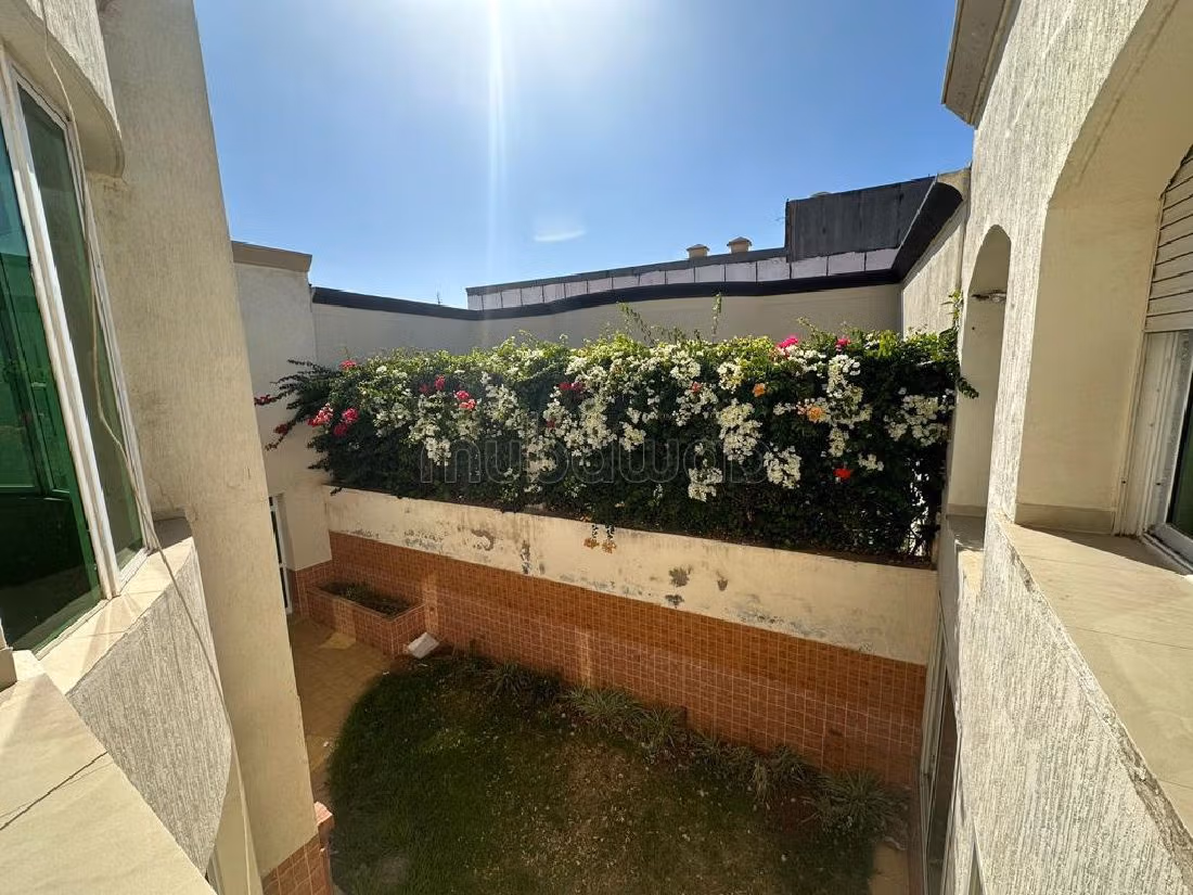 Villa di lusso in vendita a Nassim 2.5 locali spaziosi. Terrazzo e giardino