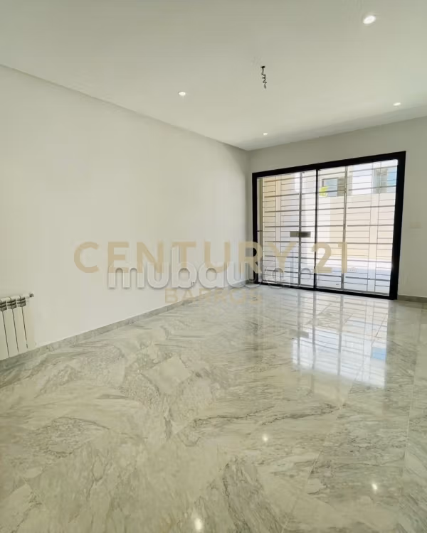 Affitto di un bellissimo appartamento a Sidi Daoued. 3 belle camere da letto. Garage e ascensore