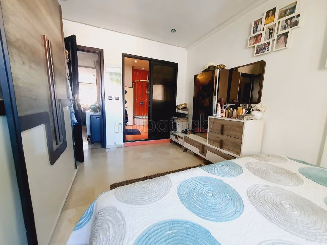 Vendita di un bell'appartamento a Maârif Extension. 2 locali. Porta blindata e riscaldamento centralizzato. 