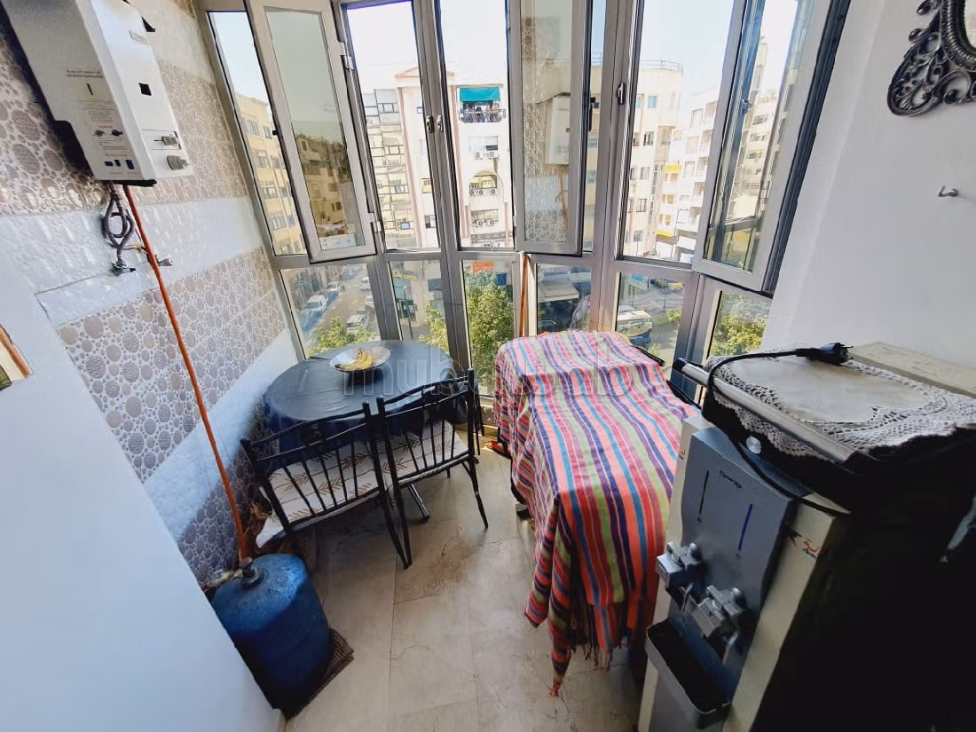 Vendita di un bell'appartamento a Maârif Extension. 2 locali. Porta blindata e riscaldamento centralizzato. 