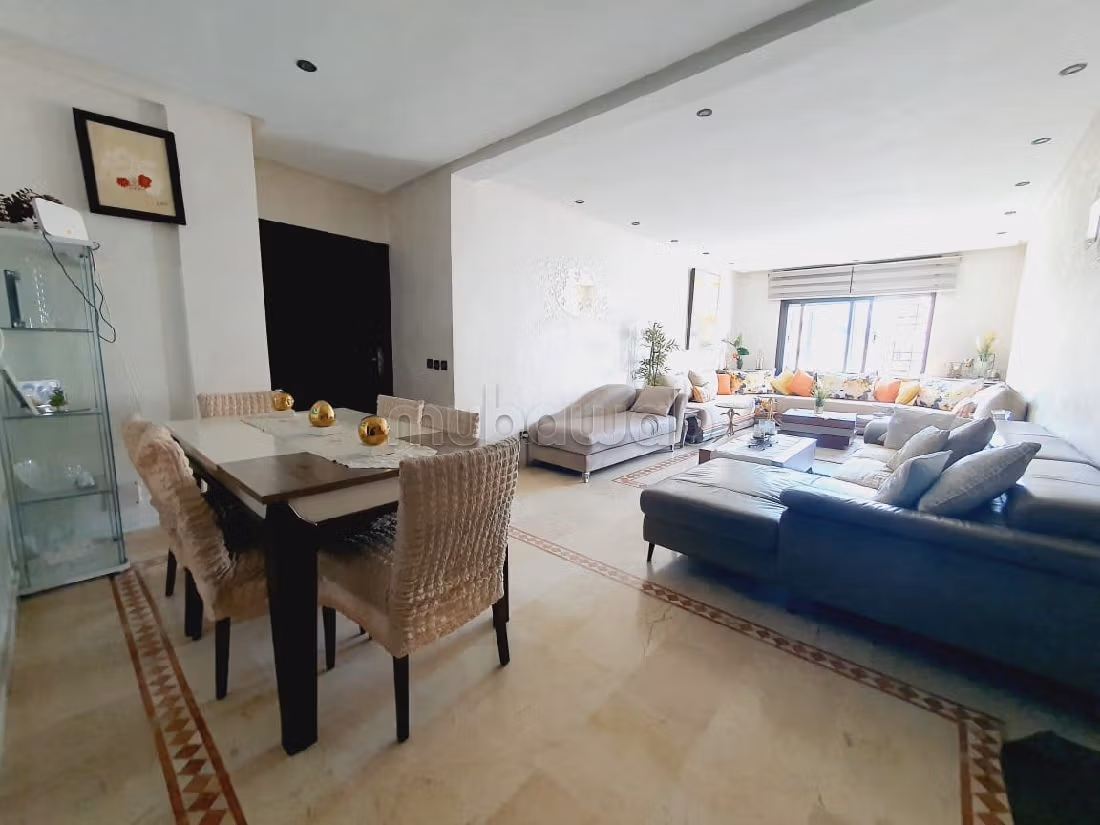 Vendita di un bell'appartamento a Maârif Extension. 2 locali. Porta blindata e riscaldamento centralizzato. 